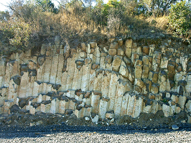 opbrossa-pedrera-cansaboia-columnes-basaltiques-1