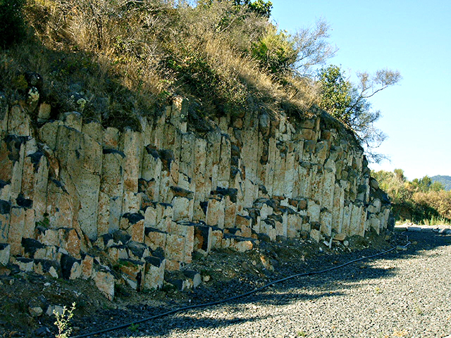 opbrossa-pedrera-cansaboia-columnes-basaltiques-3
